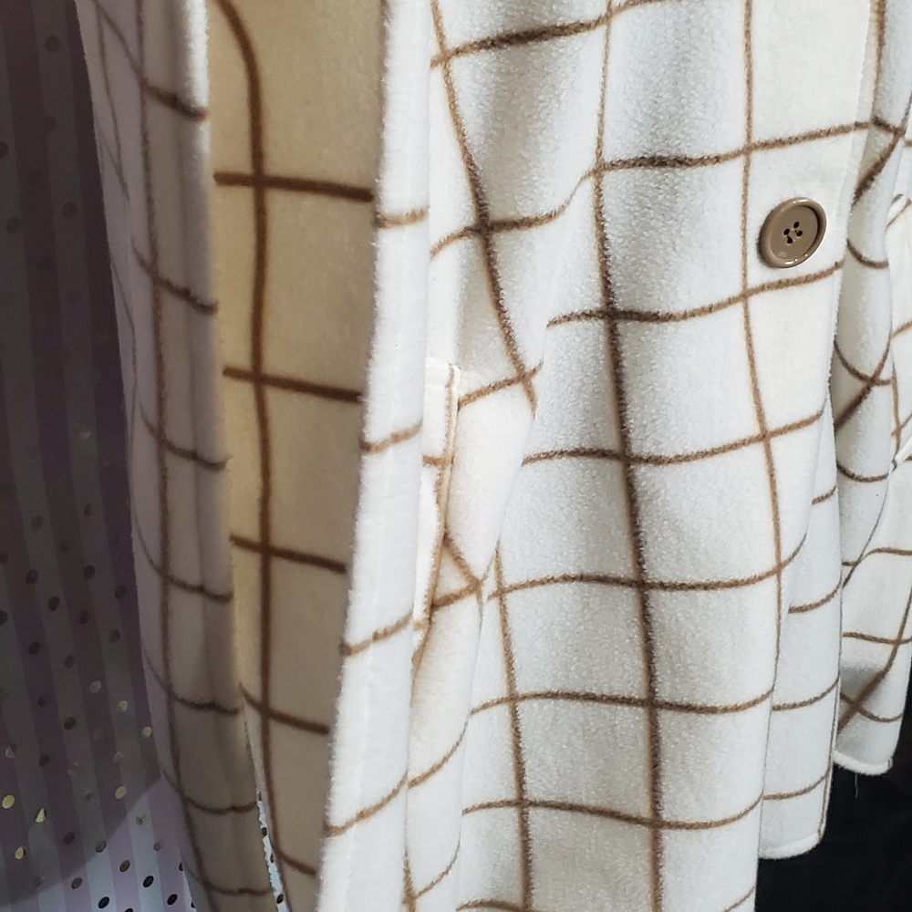 Warm Cape Jacket - Picture 3 of 5